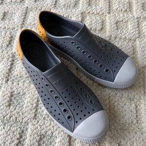 Native Jefferson Light Gray Slip on Shoes M6
W8 Waterproof Casual Comfort